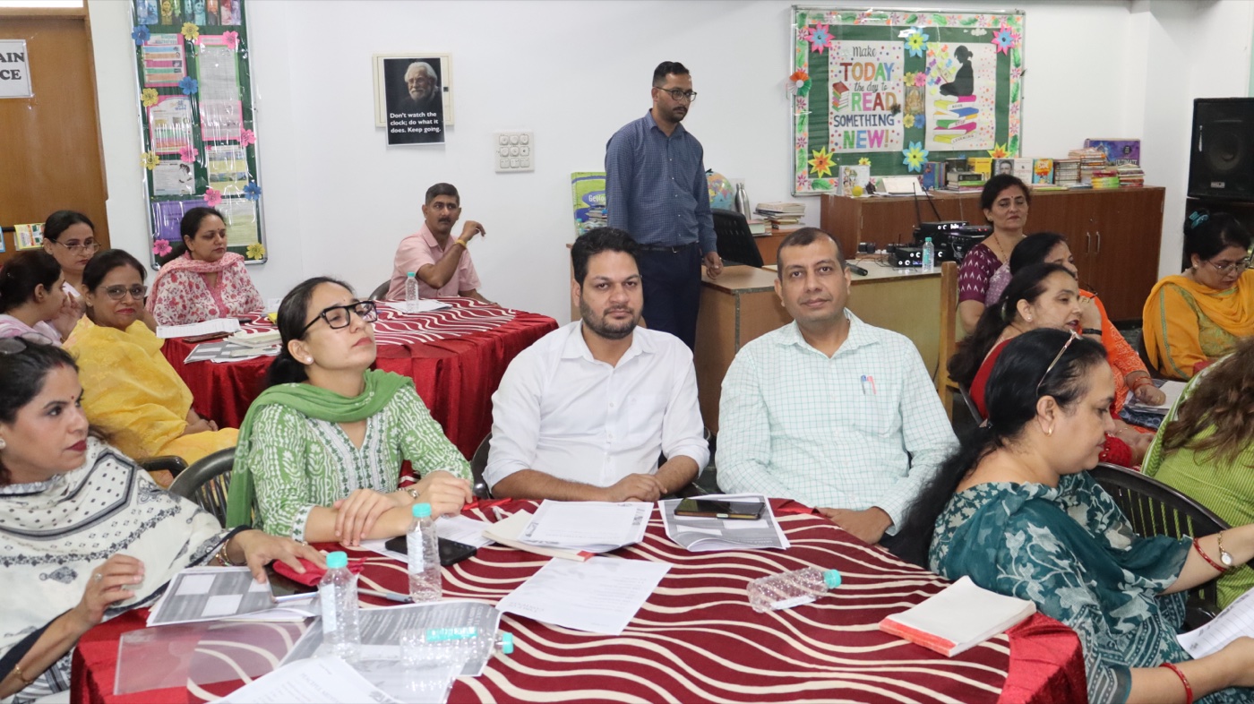 Teachers and school leaders in strategic educational dialogue